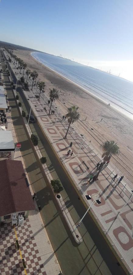 Primera Linea De Playa En Valdelagrana El Puerto de Santa María Kültér fotó